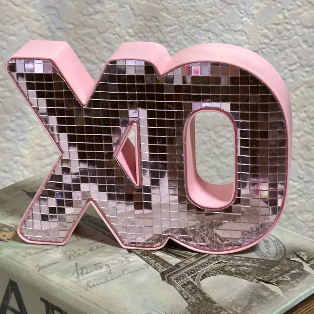 🪩🪩 Pink XO Disco Ball Decor - Picture 1 of 7